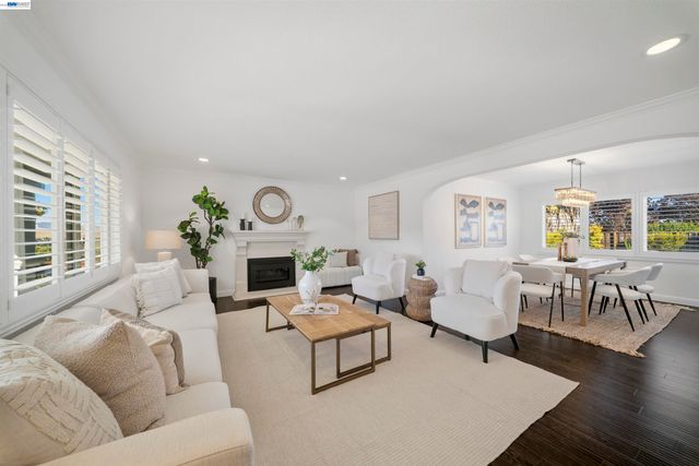 7420 Hansen Dr, Dublin, CA 94568