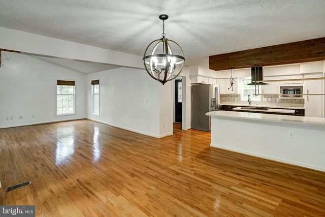 130 OAKLEIGH LN, Bumpass, VA 23024