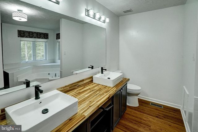 130 OAKLEIGH LN, Bumpass, VA 23024