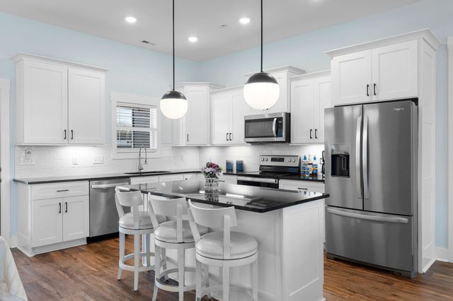 10111 Crookedhorn Ct, Bell Buckle, TN 37020