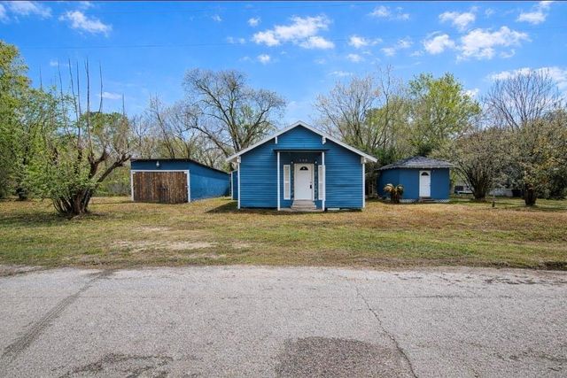 309 E Pine Street, Daisetta, TX 77533