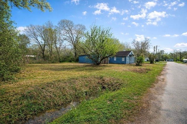 309 E Pine Street, Daisetta, TX 77533