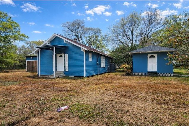 309 E Pine Street, Daisetta, TX 77533