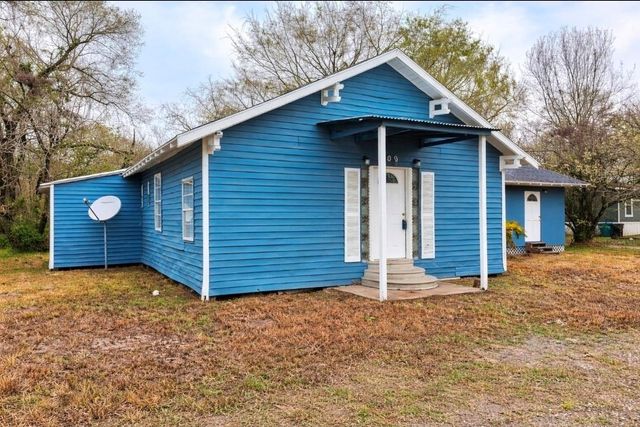 309 E Pine Street, Daisetta, TX 77533