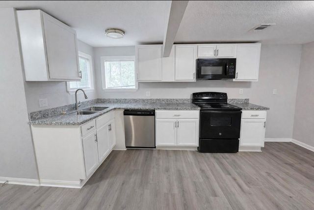 309 E Pine Street, Daisetta, TX 77533