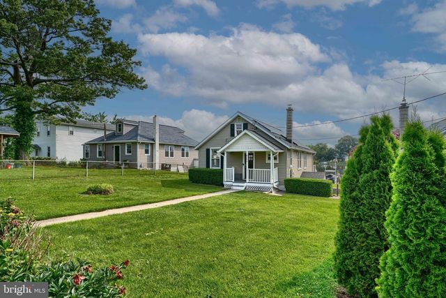 8204 BEACH DR, Baltimore, MD 21222