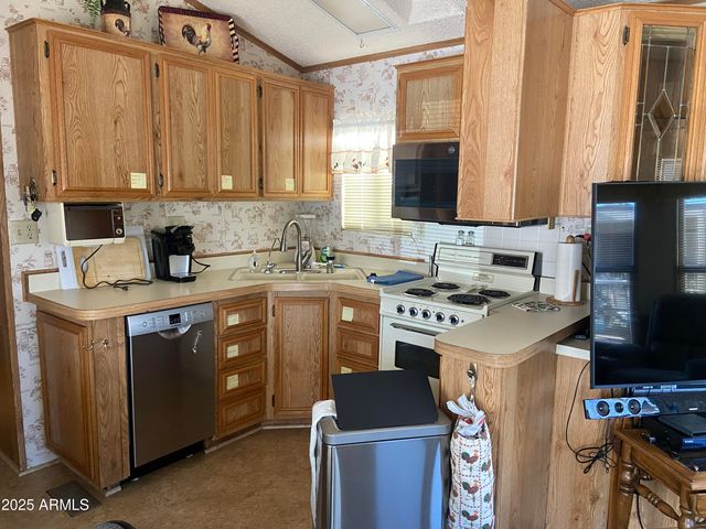 1262 S SHAWNEE Drive, Apache Junction, AZ 85119