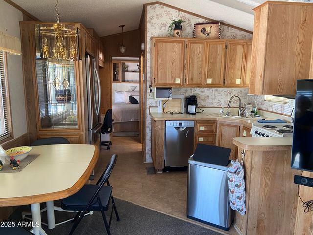 1262 S SHAWNEE Drive, Apache Junction, AZ 85119