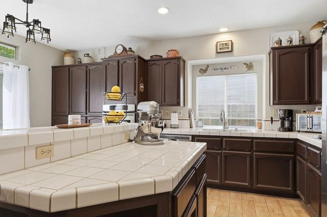 146 Orange Blossom Cir, Folsom, CA 95630