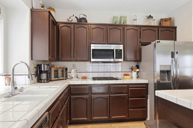 146 Orange Blossom Cir, Folsom, CA 95630