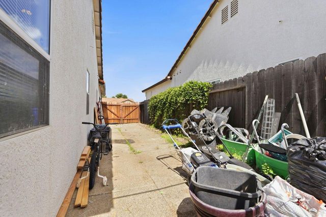 146 Orange Blossom Cir, Folsom, CA 95630