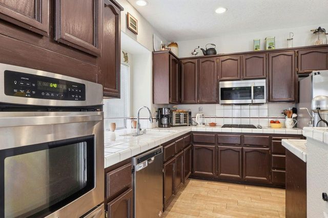 146 Orange Blossom Cir, Folsom, CA 95630