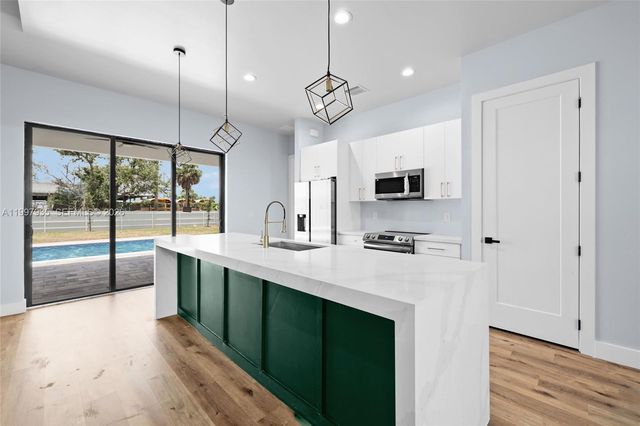 1333 N 4th Street, Cape Coral, FL 33993