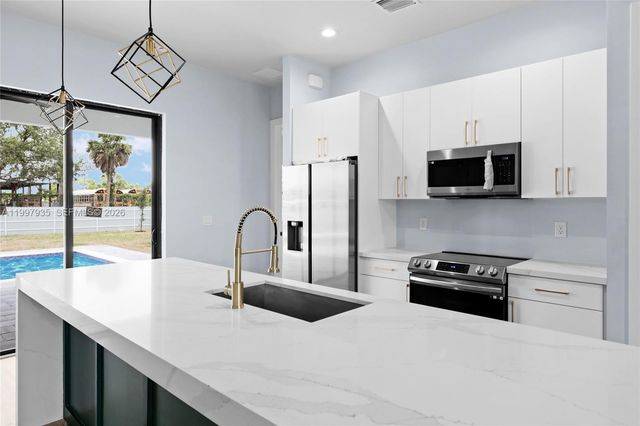 1333 N 4th Street, Cape Coral, FL 33993