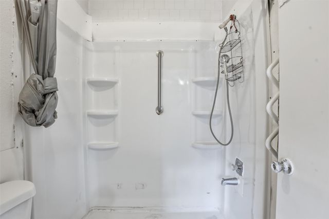 12066 Kleinmeadow Drive, Houston, TX 77066