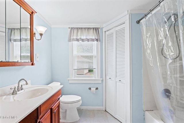 36 New Turnpike Road, Troy, NY 12182