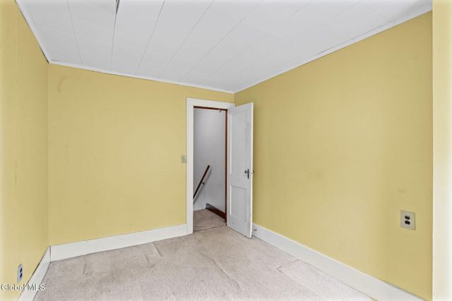 36 New Turnpike Road, Troy, NY 12182