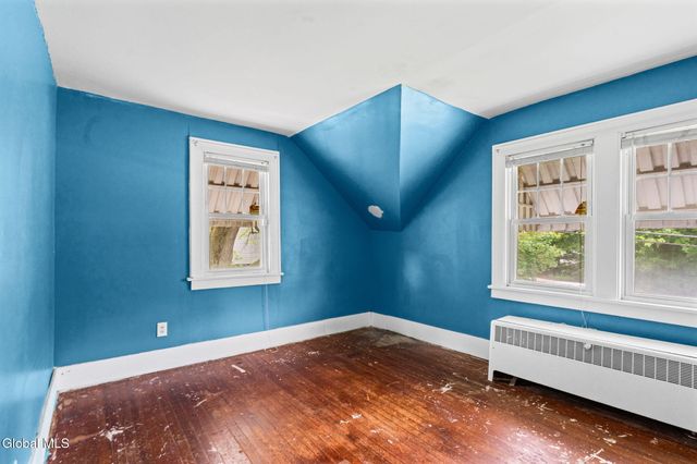 36 New Turnpike Road, Troy, NY 12182