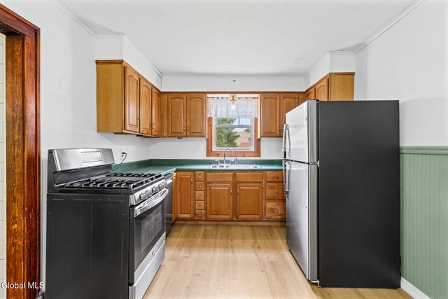 36 New Turnpike Road, Troy, NY 12182