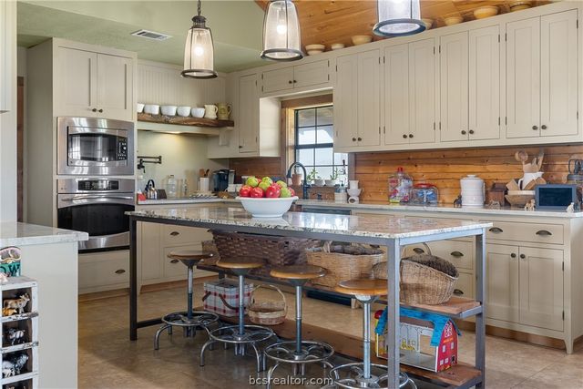 8501 Grassbur Road, Bryan, TX 77808