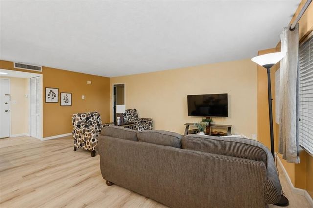 4545 Wornall Road 310, Kansas City, MO 64111