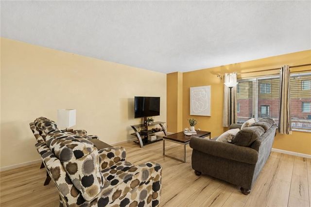 4545 Wornall Road 310, Kansas City, MO 64111