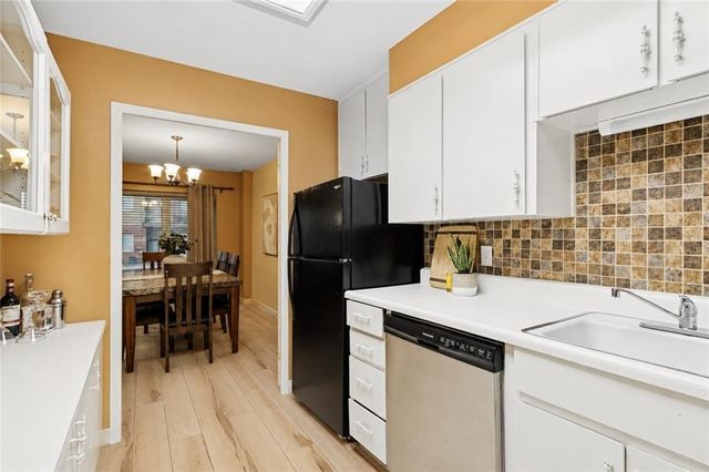4545 Wornall Road 310, Kansas City, MO 64111