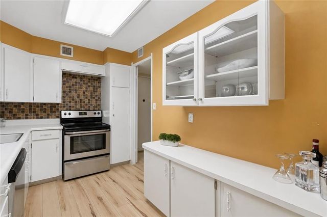 4545 Wornall Road 310, Kansas City, MO 64111