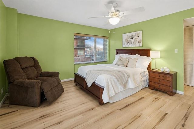 4545 Wornall Road 310, Kansas City, MO 64111