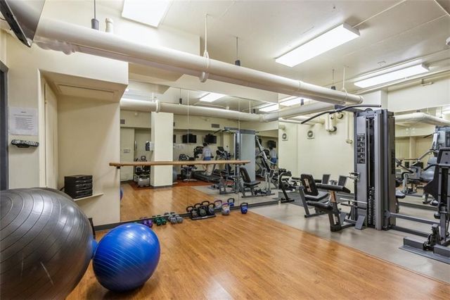 4545 Wornall Road 310, Kansas City, MO 64111