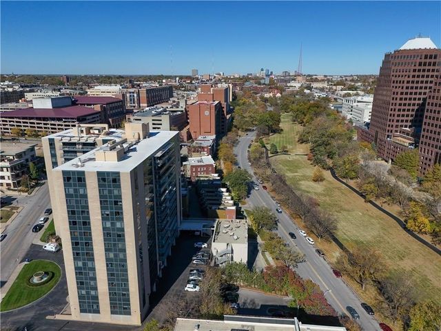 4545 Wornall Road 310, Kansas City, MO 64111