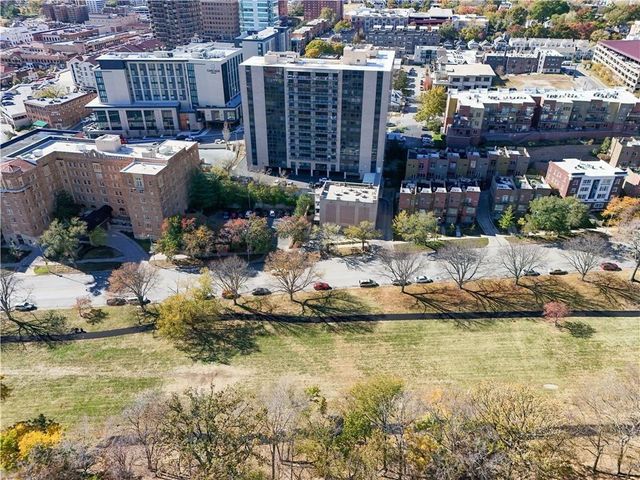 4545 Wornall Road 310, Kansas City, MO 64111