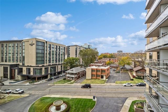 4545 Wornall Road 310, Kansas City, MO 64111
