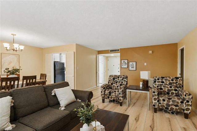 4545 Wornall Road 310, Kansas City, MO 64111
