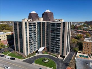 4545 Wornall Road 310, Kansas City, MO 64111