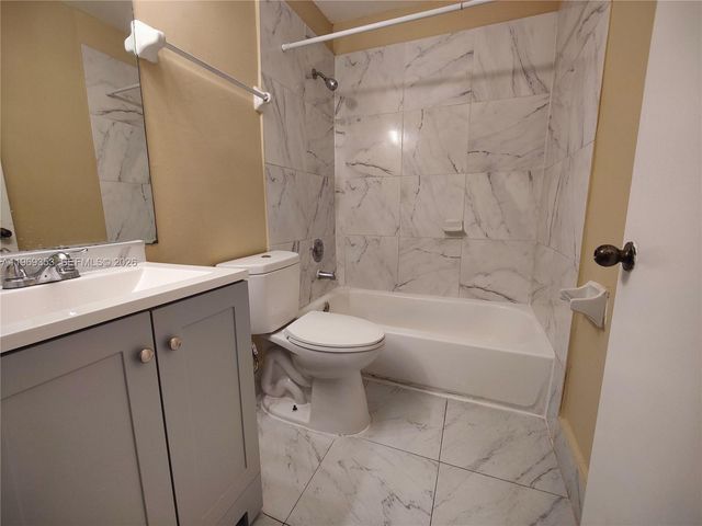 3441 NW 44th St 204, Oakland Park, FL 33309