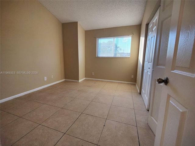 3441 NW 44th St 204, Oakland Park, FL 33309