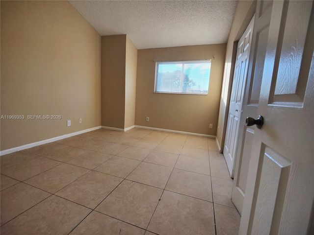 3441 NW 44th St 204, Oakland Park, FL 33309