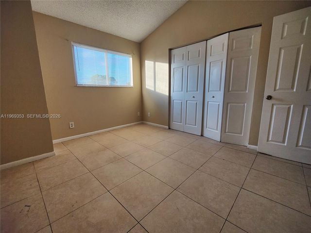 3441 NW 44th St 204, Oakland Park, FL 33309