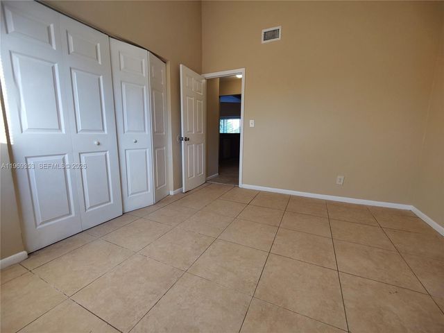 3441 NW 44th St 204, Oakland Park, FL 33309