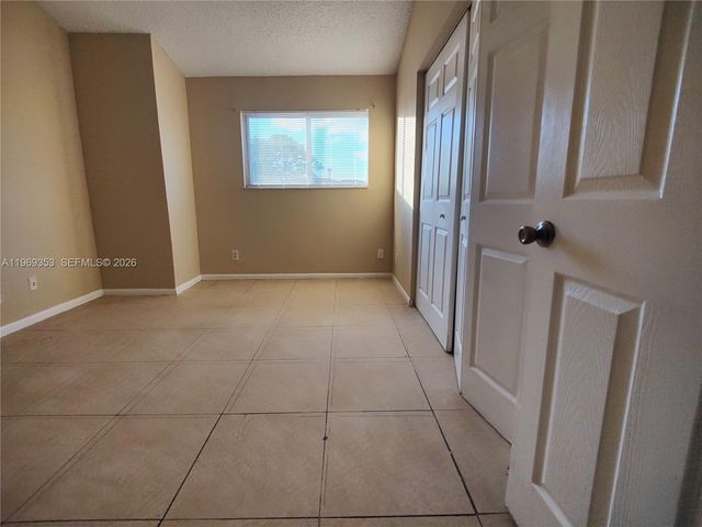 3441 NW 44th St 204, Oakland Park, FL 33309