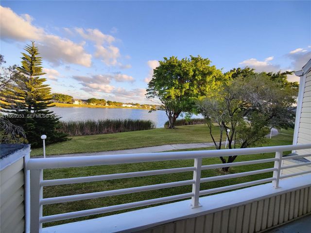 3441 NW 44th St 204, Oakland Park, FL 33309