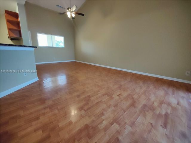 3441 NW 44th St 204, Oakland Park, FL 33309