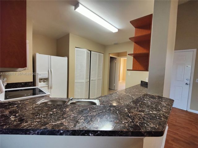 3441 NW 44th St 204, Oakland Park, FL 33309