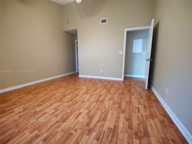 3441 NW 44th St 204, Oakland Park, FL 33309