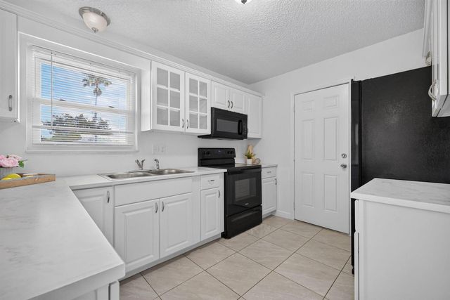 592 SW Banks Terrace, Port St. Lucie, FL 34953