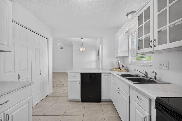 592 SW Banks Terrace, Port St. Lucie, FL 34953