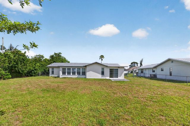 592 SW Banks Terrace, Port St. Lucie, FL 34953