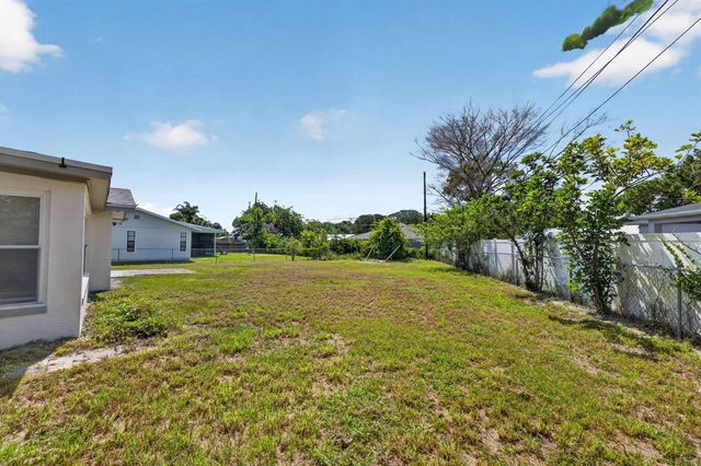 592 SW Banks Terrace, Port St. Lucie, FL 34953