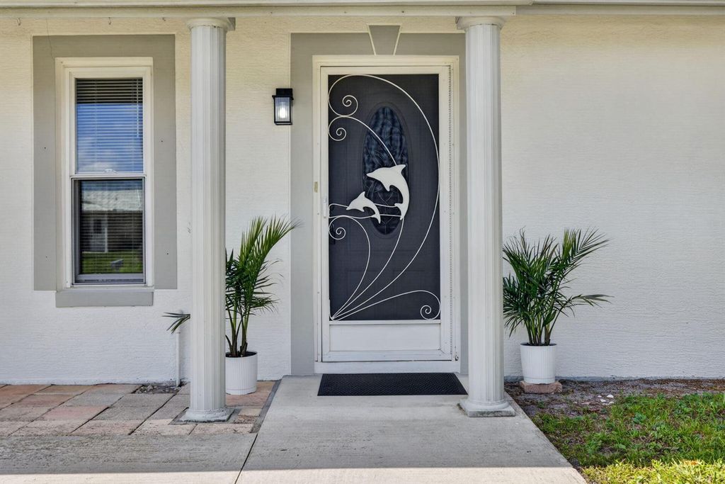 592 SW Banks Terrace, Port St. Lucie, FL 34953